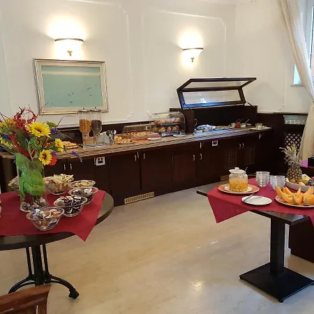 Riviera 3*