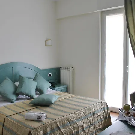 Riviera Ξενοδοχείο 3*