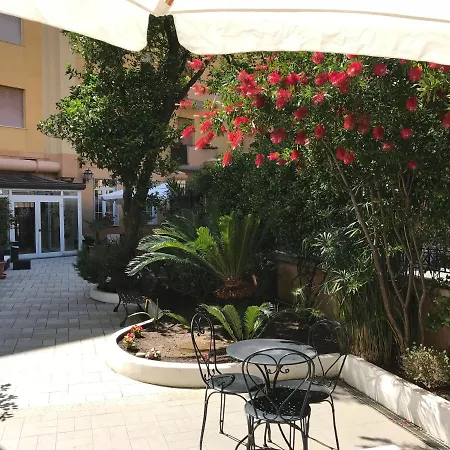 Ξενοδοχείο Riviera 3*