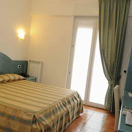 Отель Riviera 3*