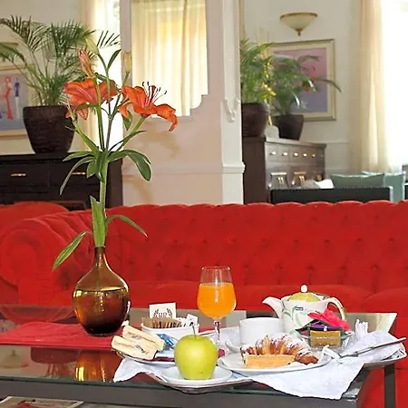 Riviera Hotel